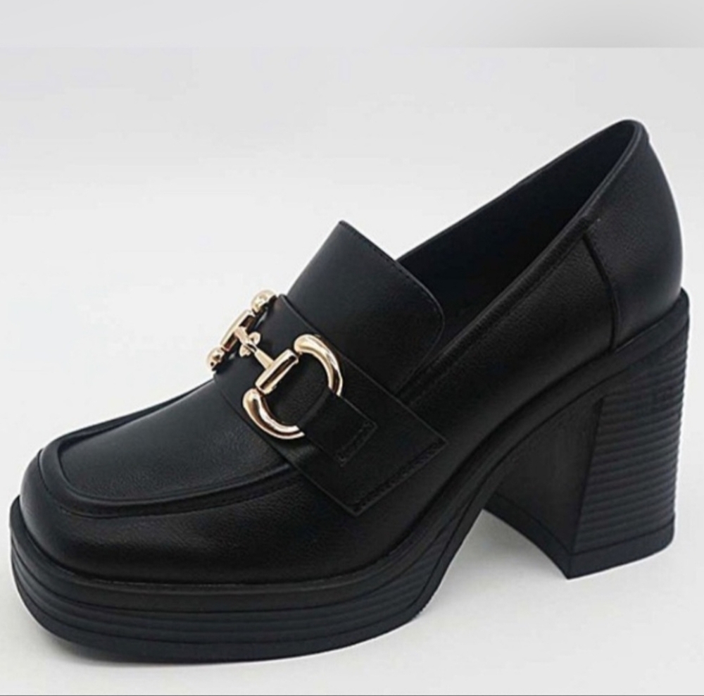 BAMBOO Black Chunky Slip On Loafers With Gold Accent Size 10. NWOT